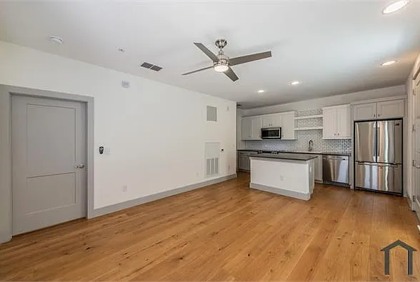 112 Lindell Pl #1101 — Photo 2