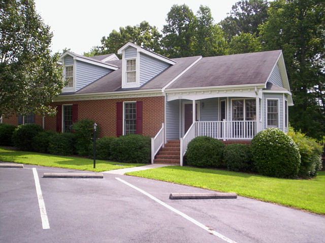 1st image of 829 Lees Ct