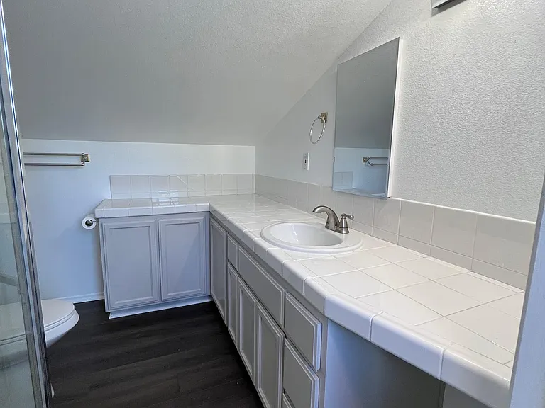 1415 E Hillcrest Dr #2 — Photo 14
