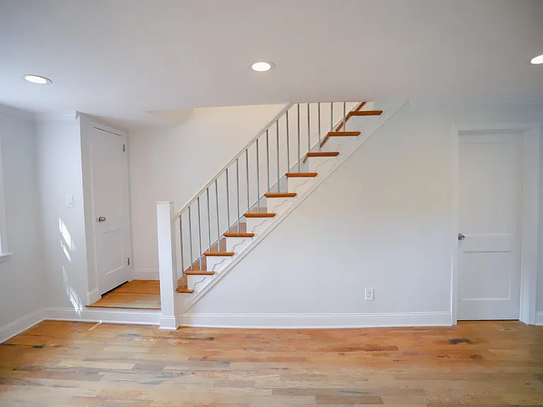 121 Alverstone Rd — Photo 4
