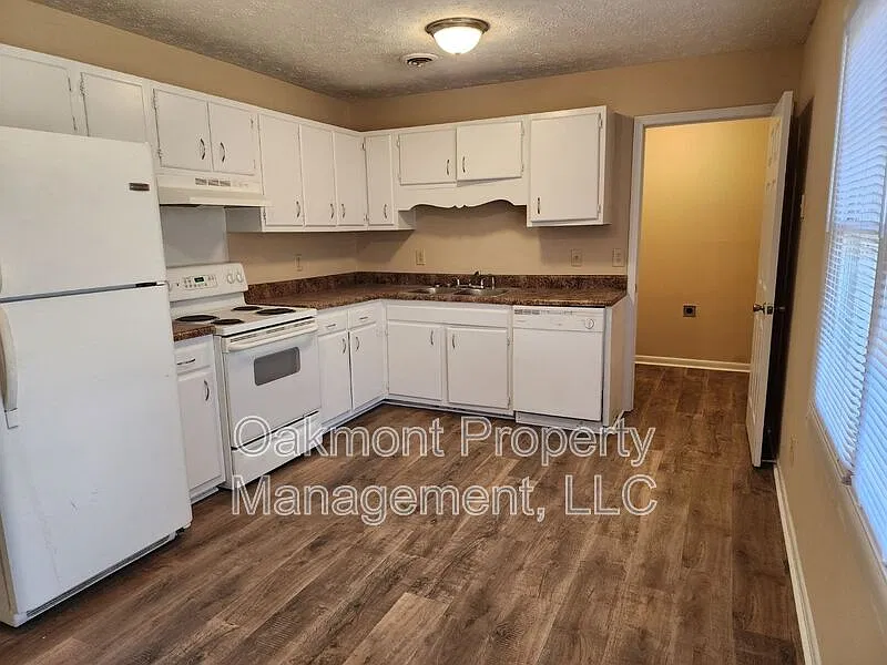 3 bed, 1.5 bath, 1015 sqft, $1,250 — Photo 4
