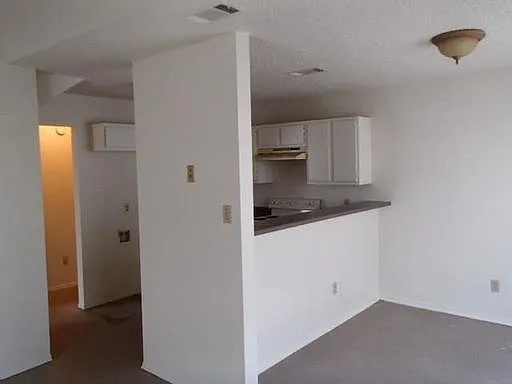 3 bed, 2.0 bath, 1118 sqft, $950 — Photo 2