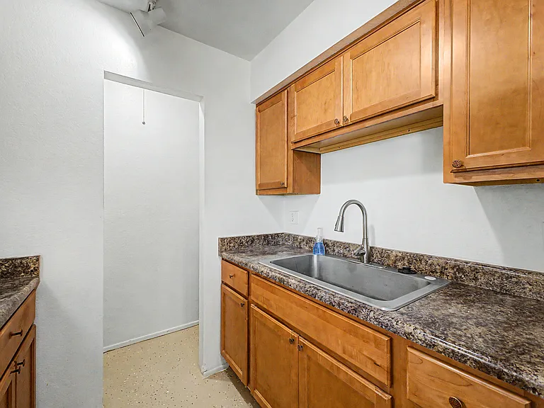 386 E Calle Arizona — Photo 8