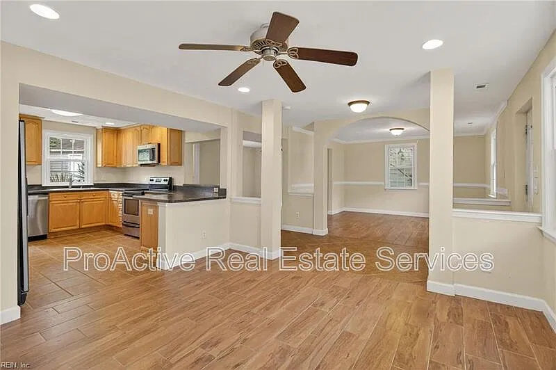 3 bed, 3.5 bath, 2572 sqft, $3,200 — Photo 4