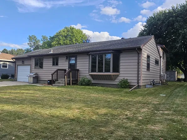 1316 5th Curv, Aberdeen, SD 57401