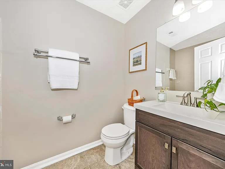 2112 Whitehall Rd #1C — Photo 40