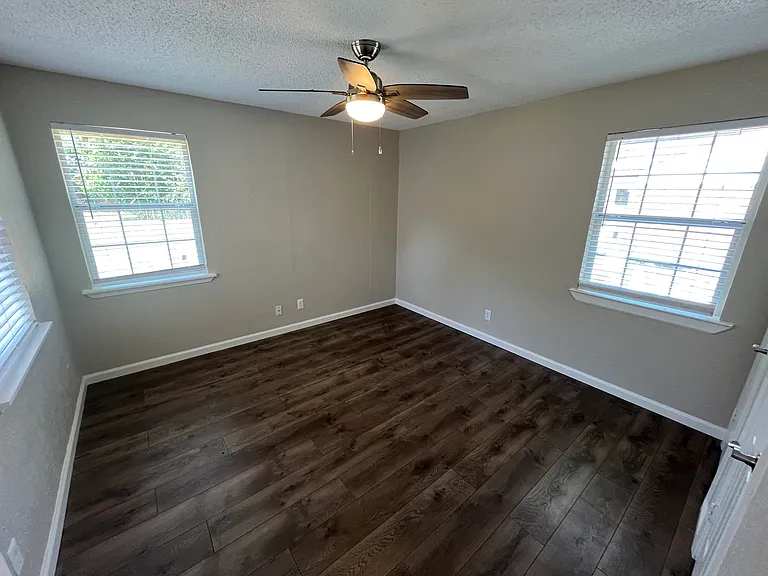 2301 Proctor St — Photo 10