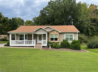 812 Halsbrook Rd, Greensboro, NC 27406