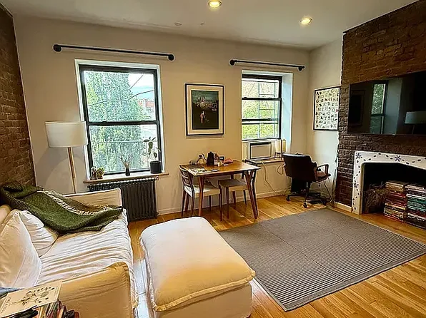 31 Carmine St APT 6, New York, NY 10014