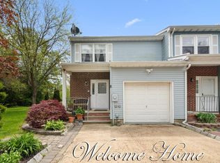 8 Lilac Ct, East Brunswick, NJ 08816