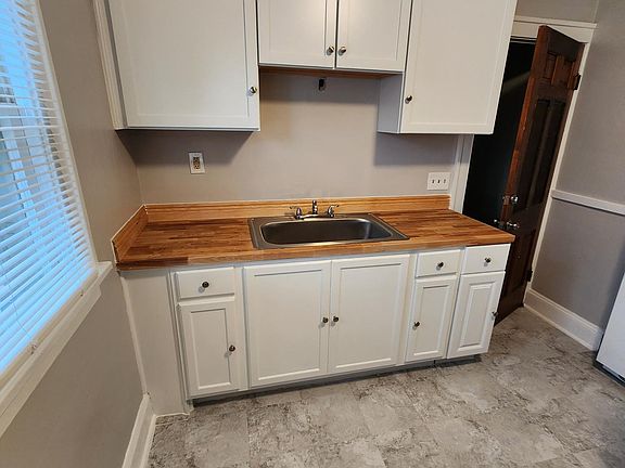 3rd image of 3221 W 115th St