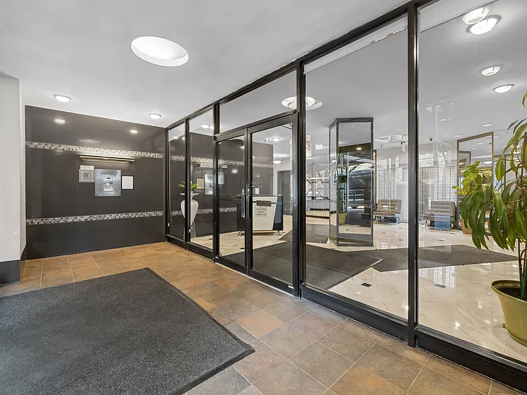 6730 Clyde St #5B — Photo 28