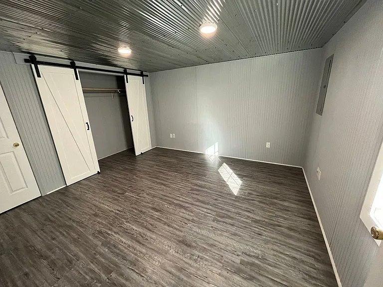 225 Community Dr #15 — Photo 3