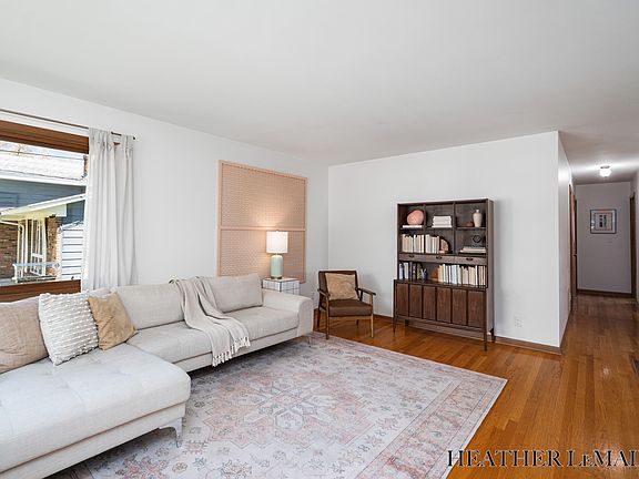 4th image of 2830 Hollis Dr NE