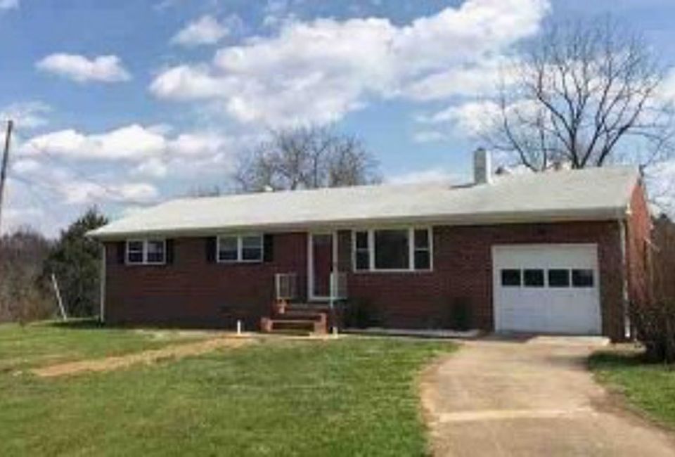 626 Church St, Appomattox, VA 24522 Zillow