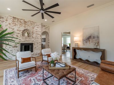 2052 Parkridge Dr, Hurst, TX, 76054