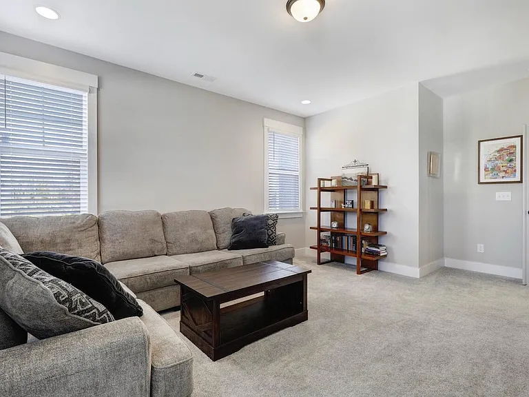 6209 Morning Glory Dr — Photo 43