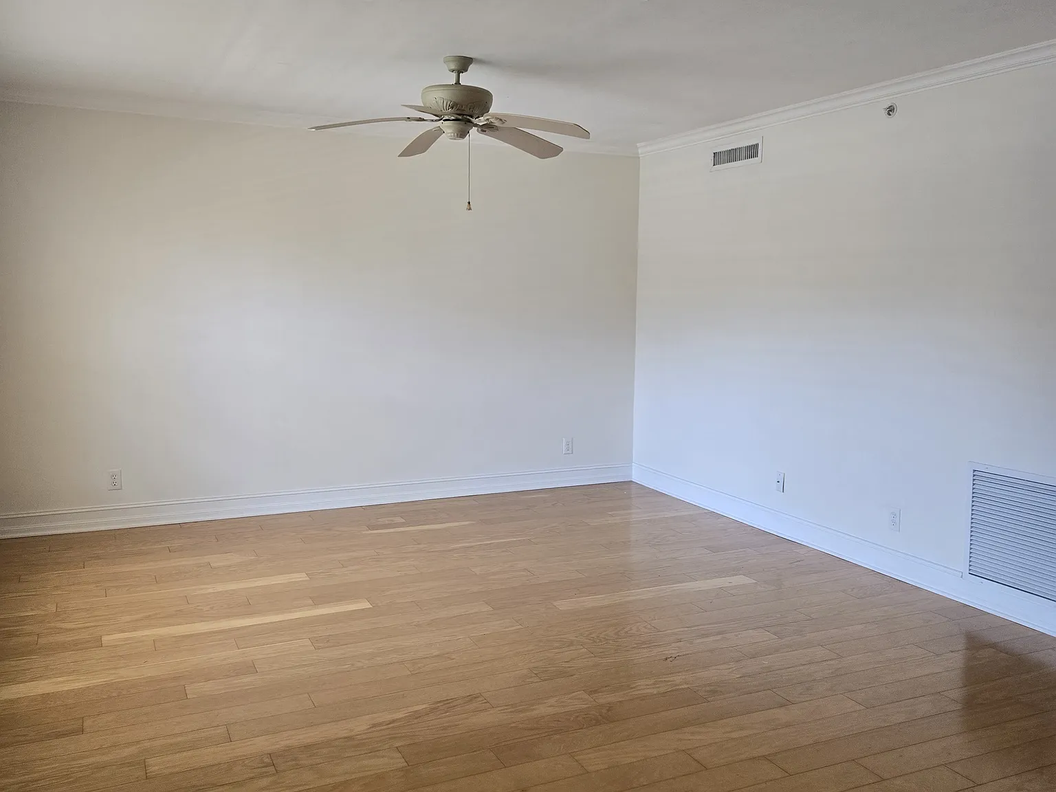 2 bed, 1045 sqft, $2,195 — Photo 4
