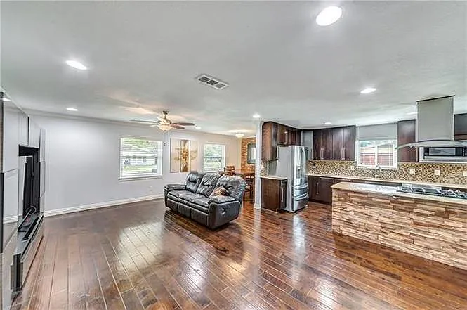 8107 Clear Springs Rd — Photo 3