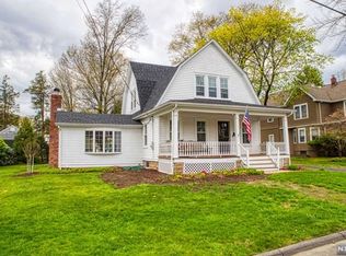 121 6th St, Cresskill, NJ 07626