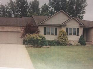 2485 Golfview Cir, Fenton, MI 48430