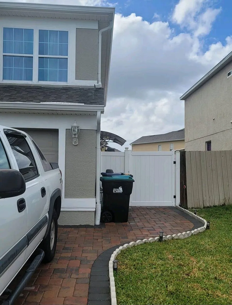 Building Photo - 14026 Sanibel Isle Dr