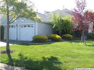 20 Greenways Ln, Lakewood, NJ 08701