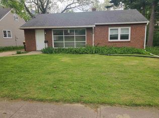 911 Roncevalles Ave, Rockford, IL 61107