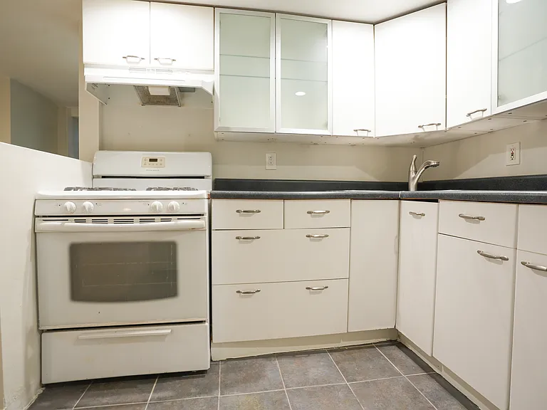 1537 W Haddon Ave #G — Photo 6