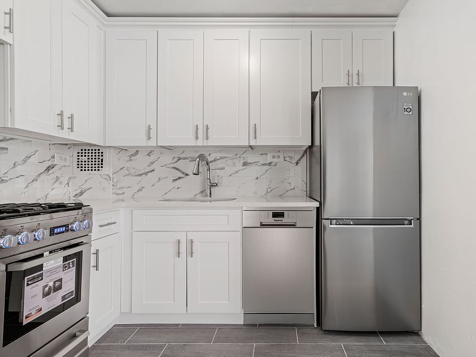 1st image of 165 Christopher St APT 2QQ