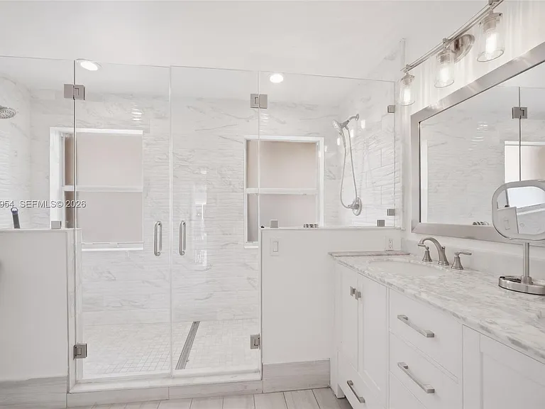 685 SW 198th Ter — Photo 16