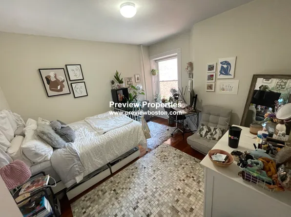 (undisclosed Address), Brookline, MA 02446