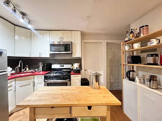 Rented by Pear NYC LLC | media 20