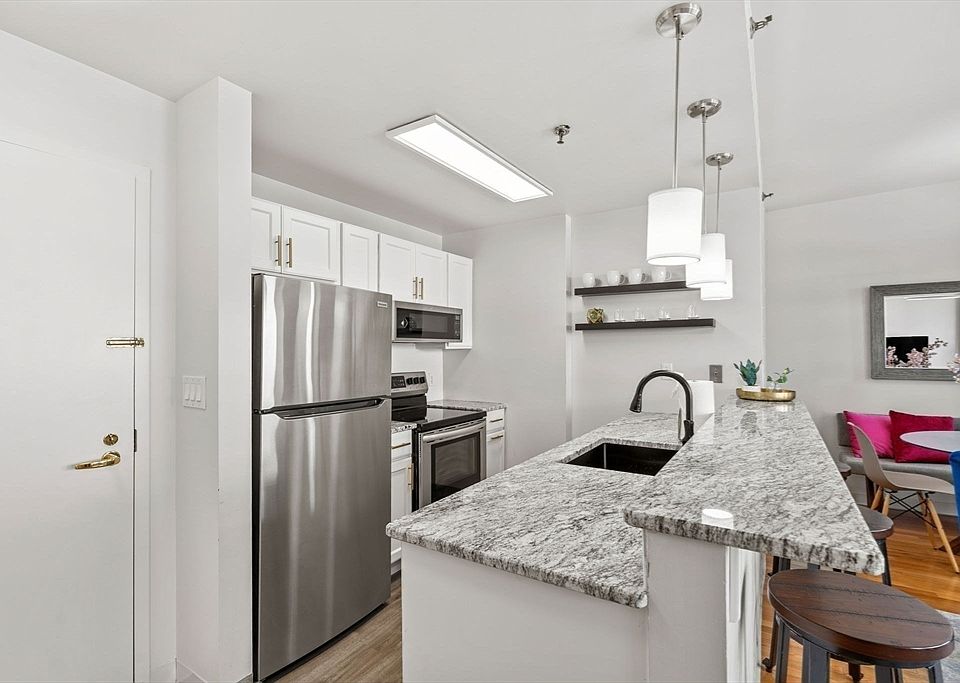 1st image of 636 Beacon St #502