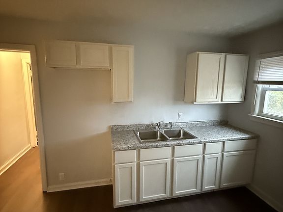 4th image of 3446 N Parker Ave