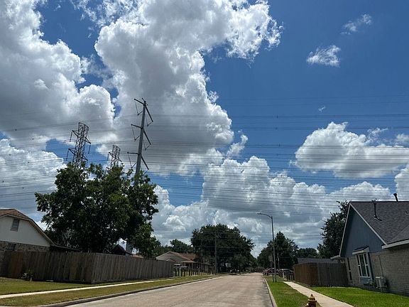 4th image of 2213 Westside Dr