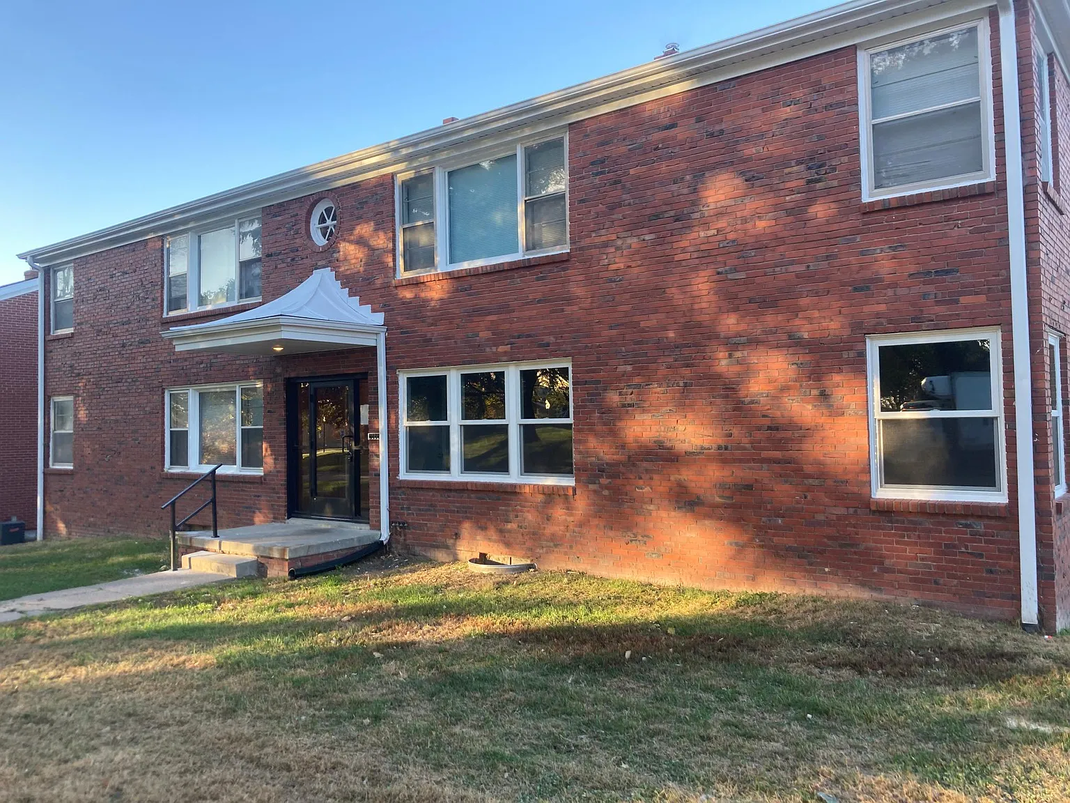 3 bed, 950 sqft, $1,065 — Photo 1