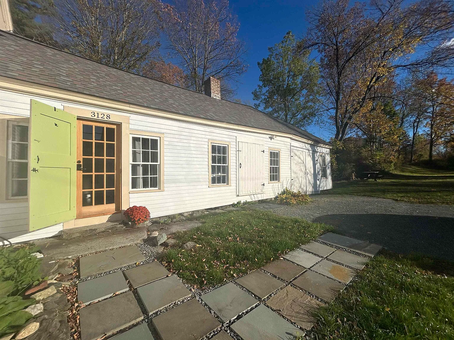 2 bed, 2.0 bath, 1499 sqft, $5,000 — Photo 2