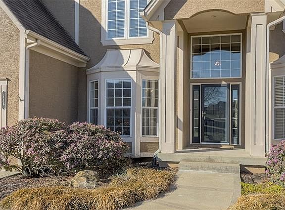 2nd image of 716 SW Winterstar Dr