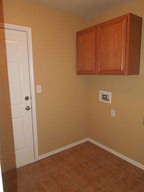 3rd image of 604 N Englewood Ave APT B