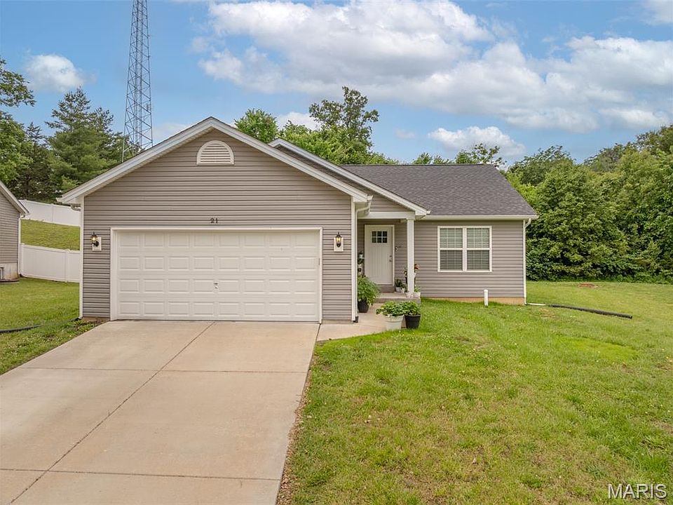 1st image of 21 Cuivre River Dr
