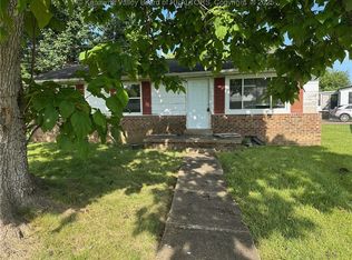 2 Shawnee Acres Cir, Dunbar, WV 25064