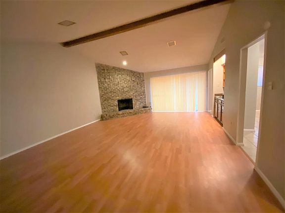 5th image of 408 Towne House Ln