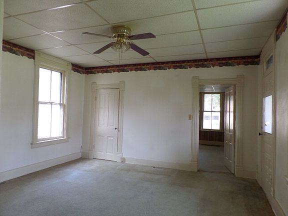5th image of 178 S Hickory St