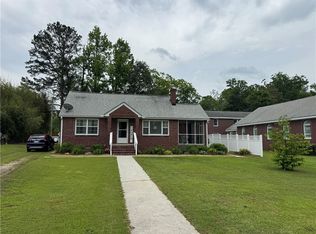 422 E Savannah St, Calhoun Falls, SC 29628