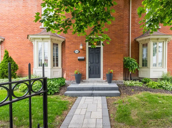 233 John St #5, Belleville, ON K8N 3G2