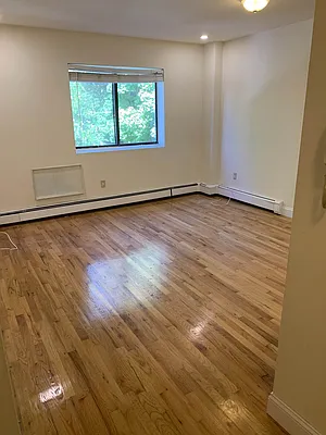 Rented by SRG Real Estate Inc.  | media 10