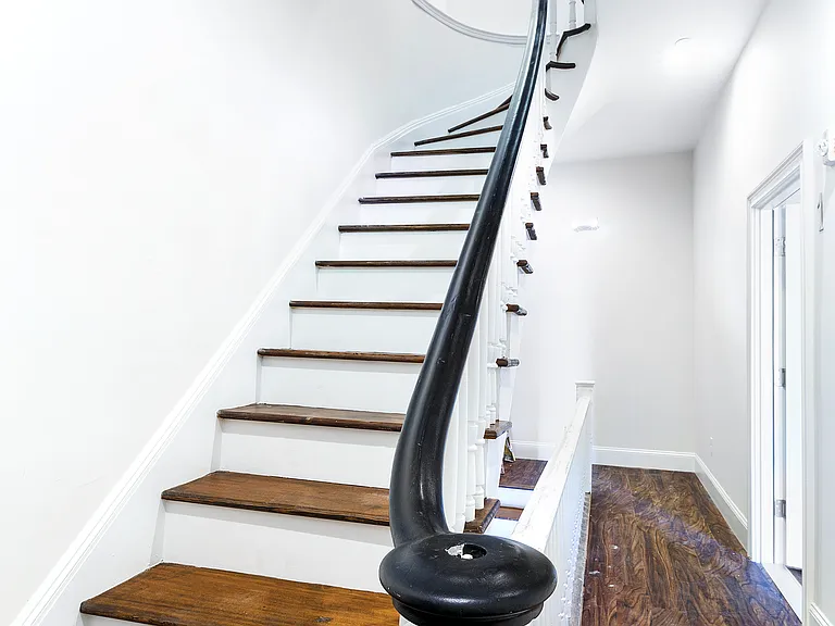 1902 Washington St #2 — Photo 21