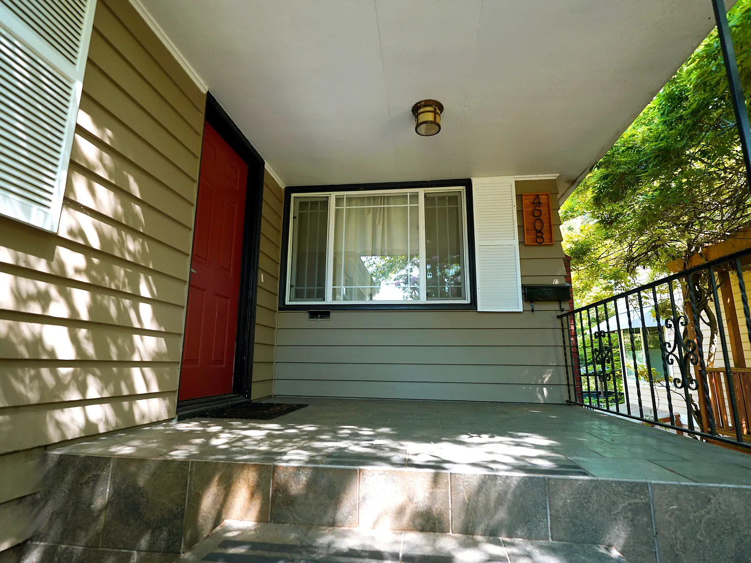 4606 NE 54th Street — Photo 2