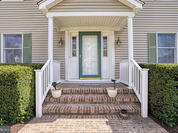 2nd image of 200 Spring Dr